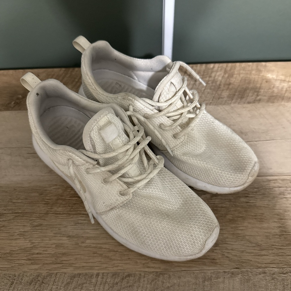 Nike Roshe Runs , White, Women’s 8